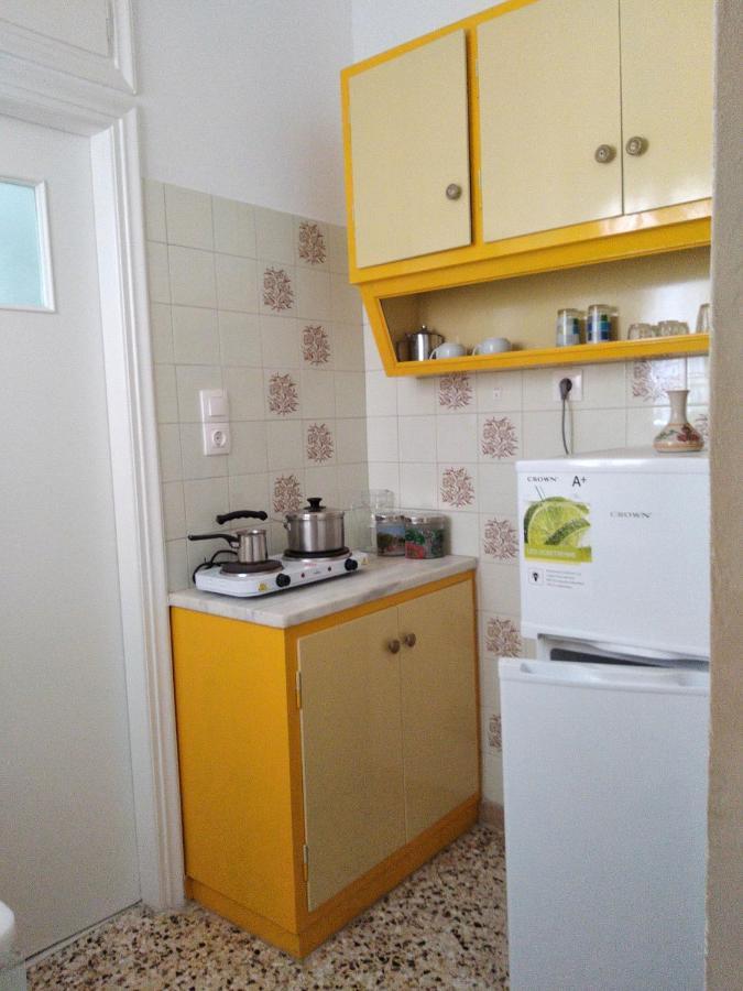 Finikas Rooms Agia Marina  Buitenkant foto