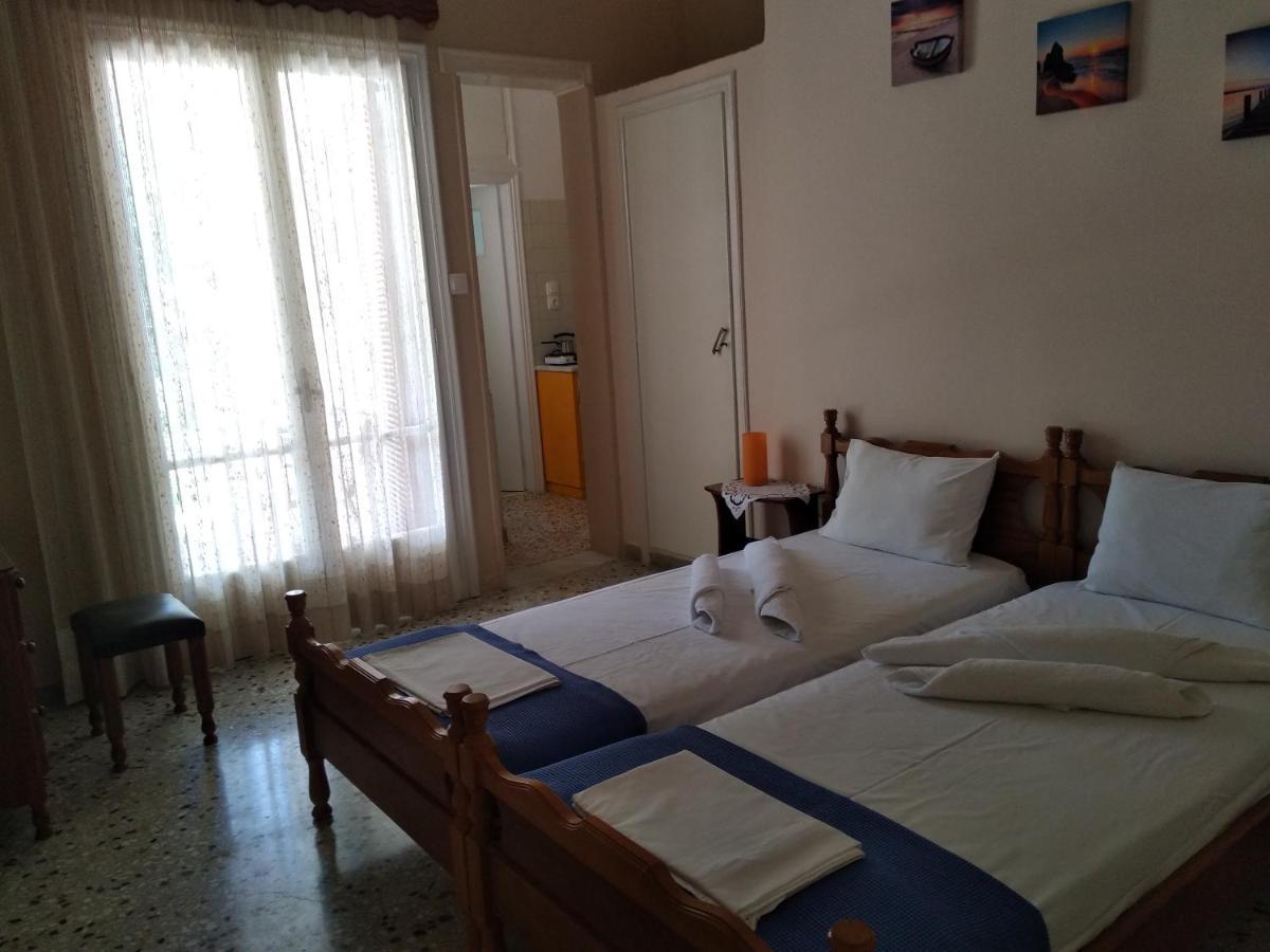 Finikas Rooms Agia Marina  Buitenkant foto