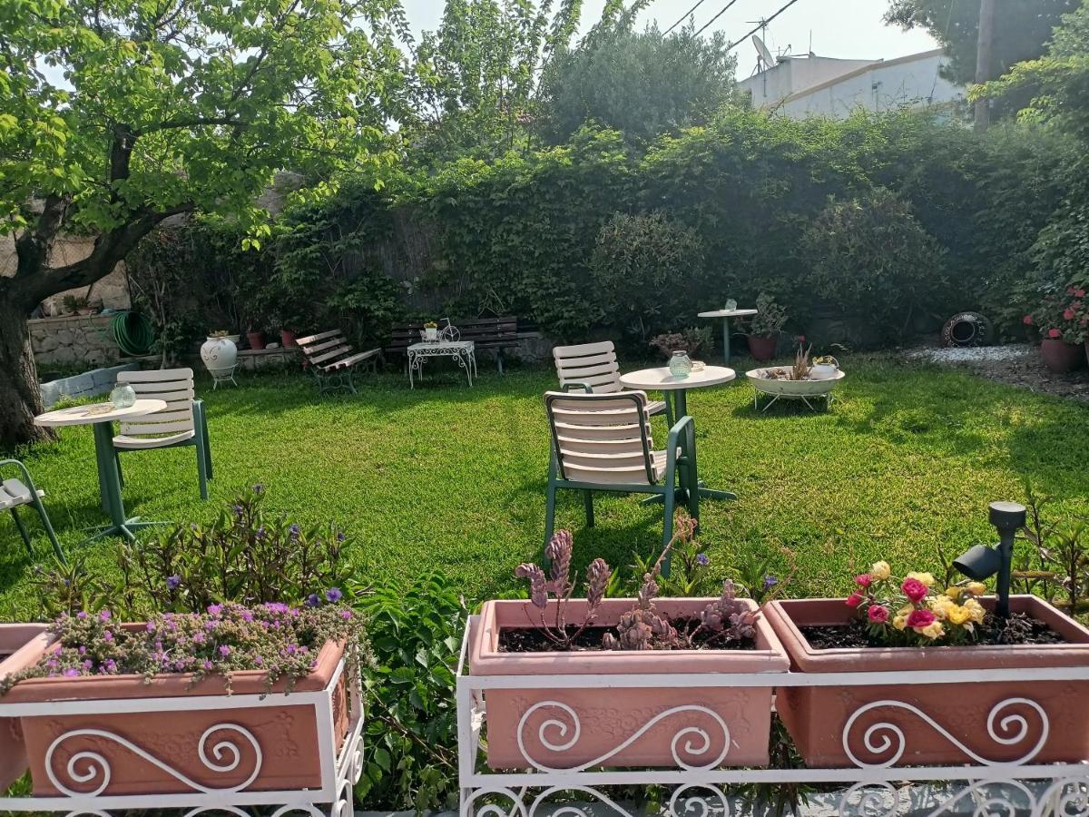 Finikas Rooms Agia Marina  Buitenkant foto