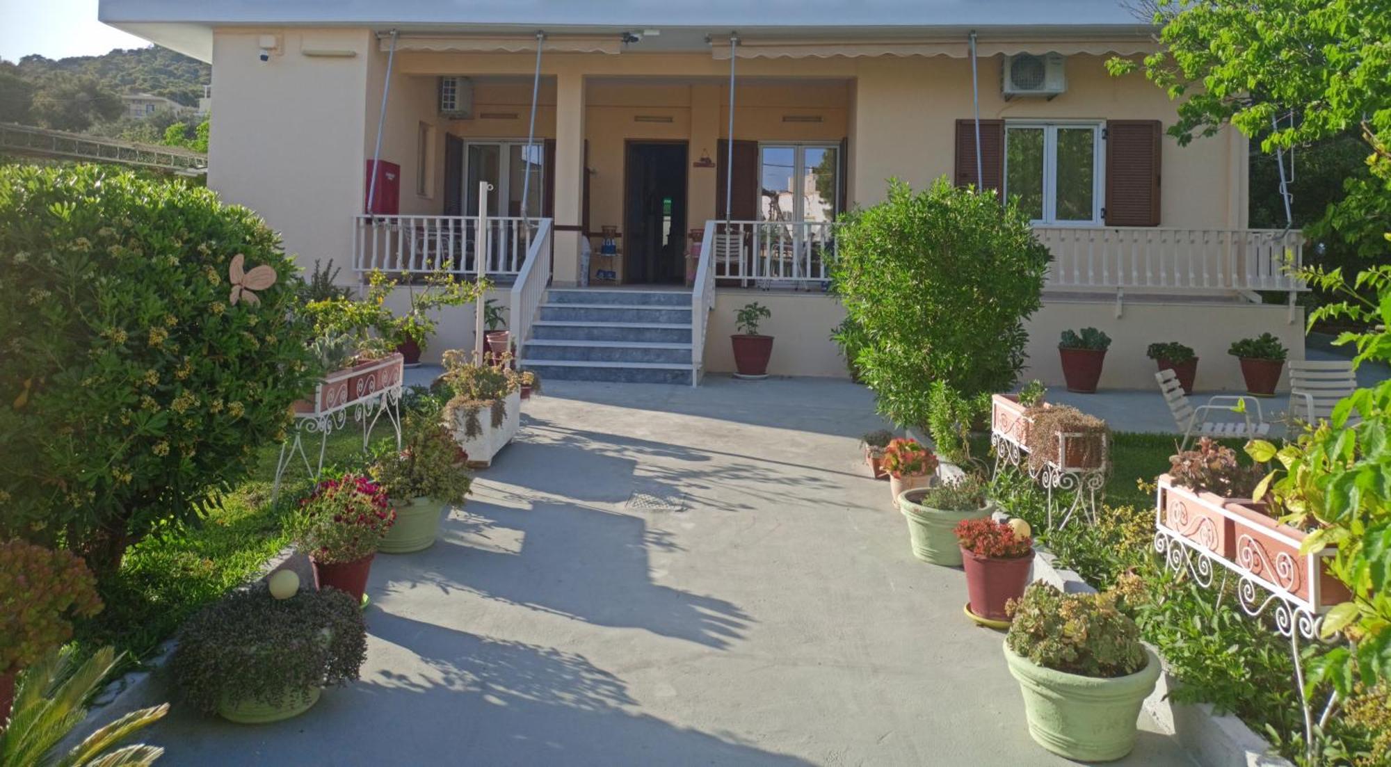 Finikas Rooms Agia Marina  Buitenkant foto
