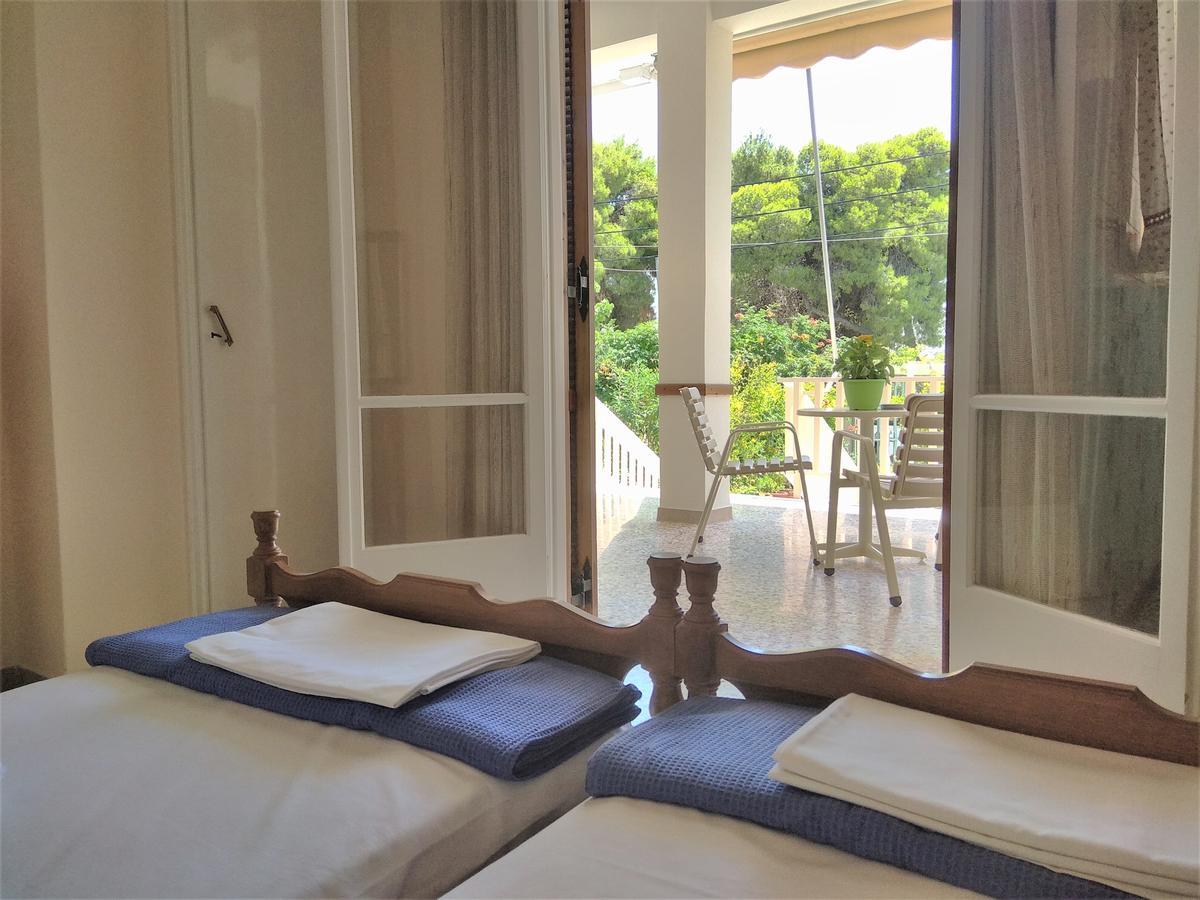 Finikas Rooms Agia Marina  Buitenkant foto