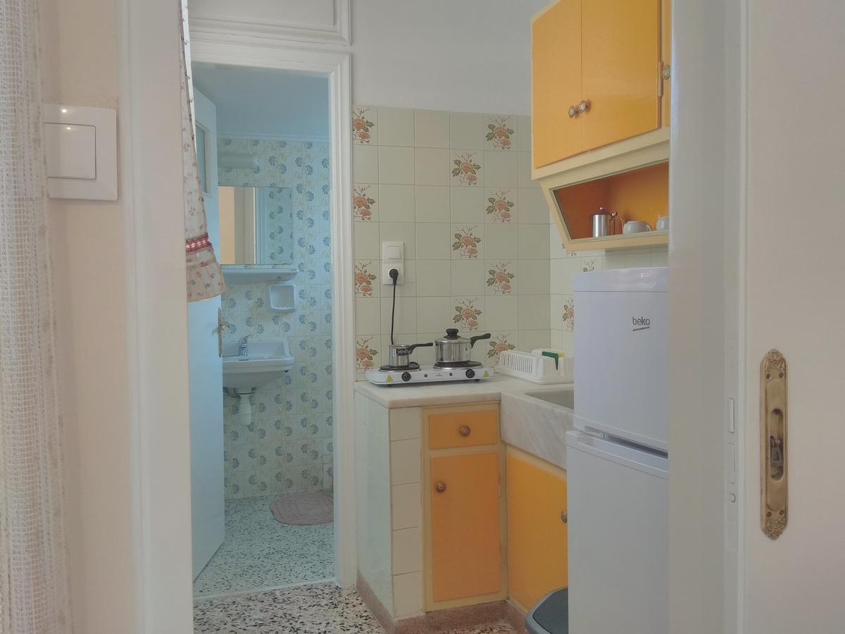 Finikas Rooms Agia Marina  Buitenkant foto