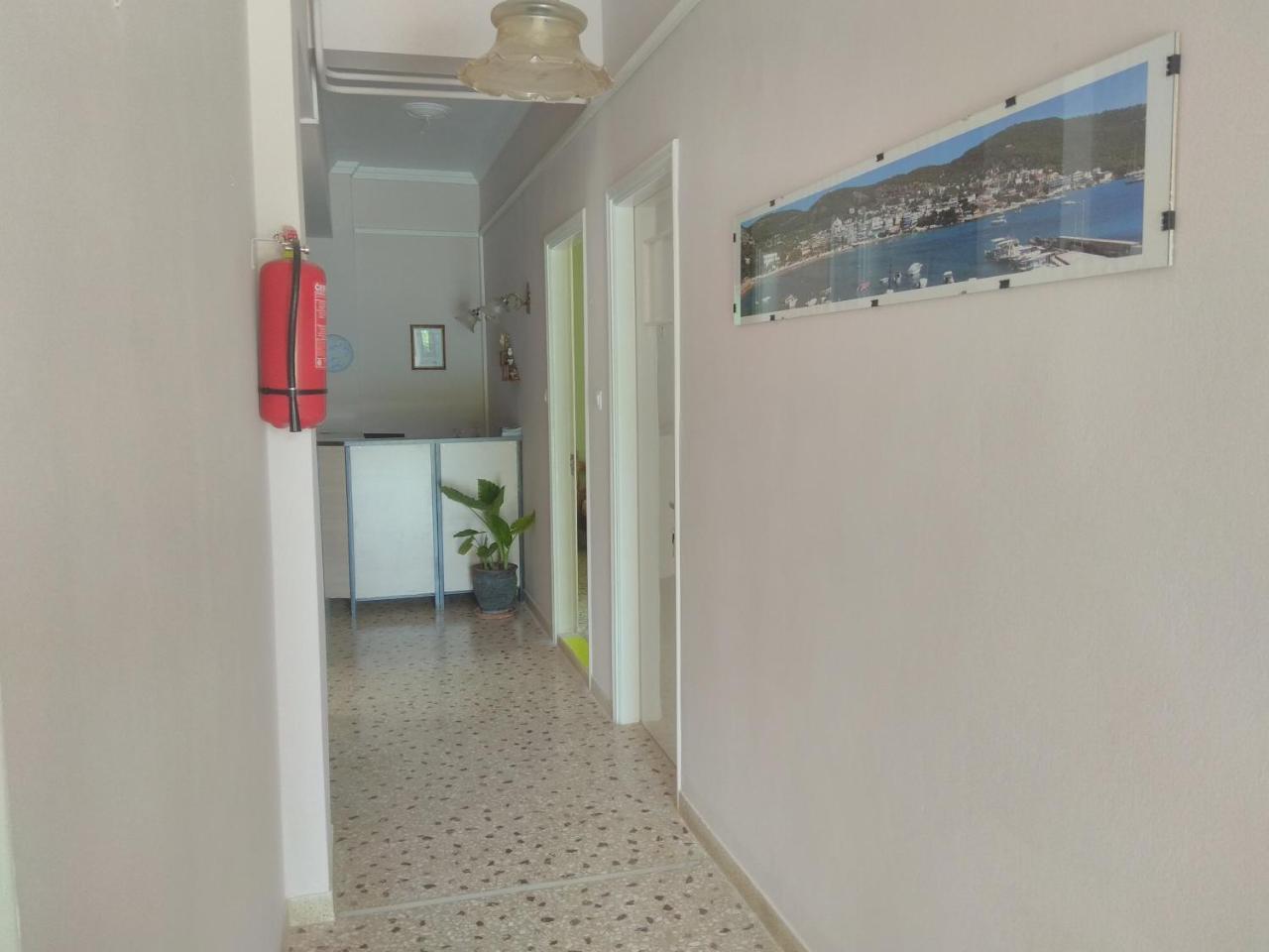 Finikas Rooms Agia Marina  Buitenkant foto