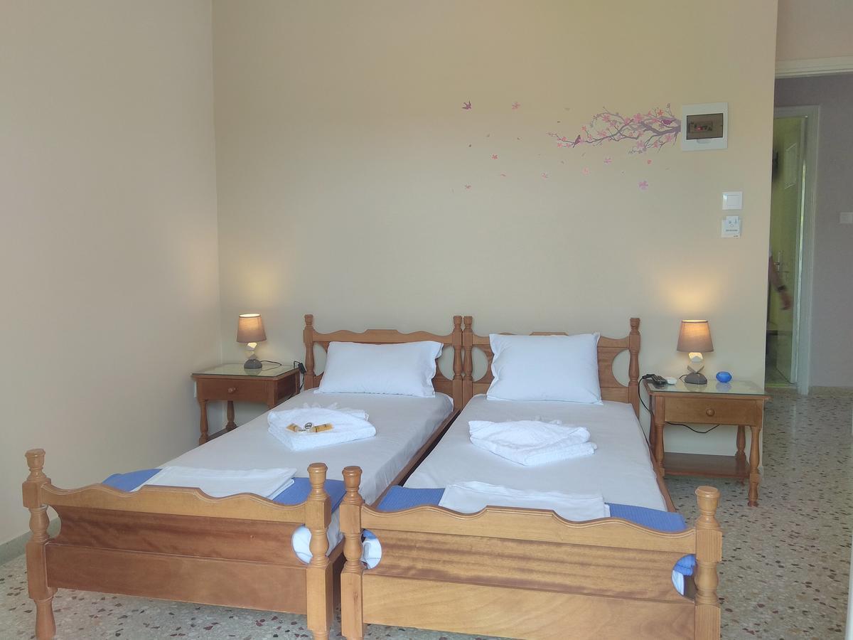 Finikas Rooms Agia Marina  Buitenkant foto