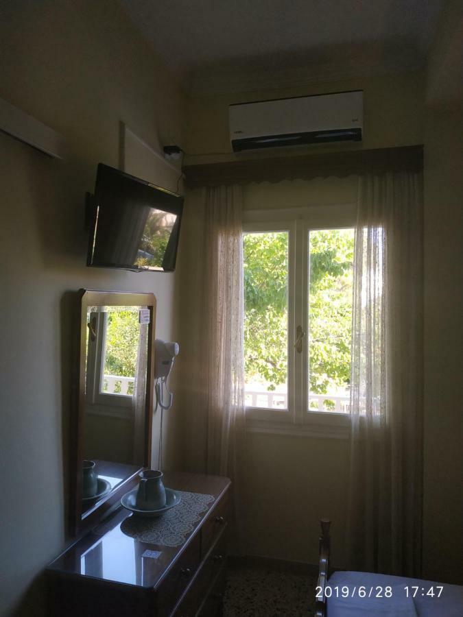 Finikas Rooms Agia Marina  Buitenkant foto